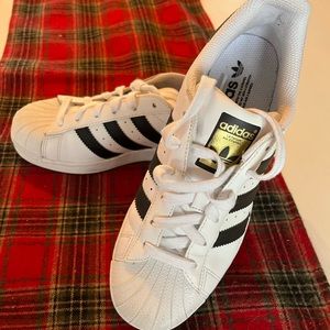 Adidas superstar tennis shoes